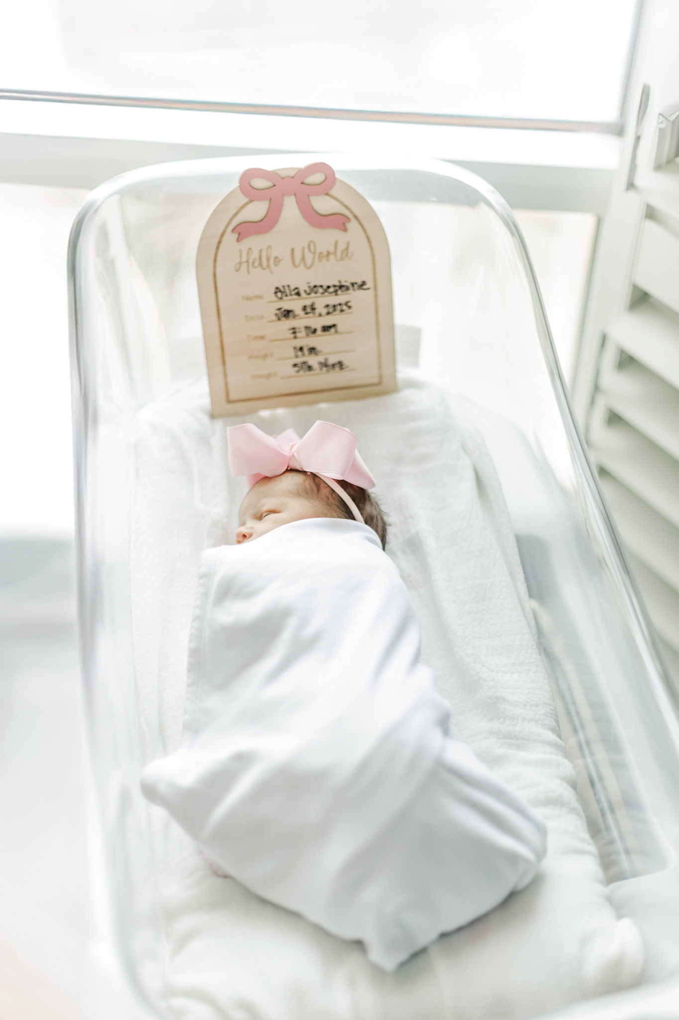 Bright and serene hospital room at Brookwood Hospital, filled with natural light during the Yonke family’s Fresh 48 session