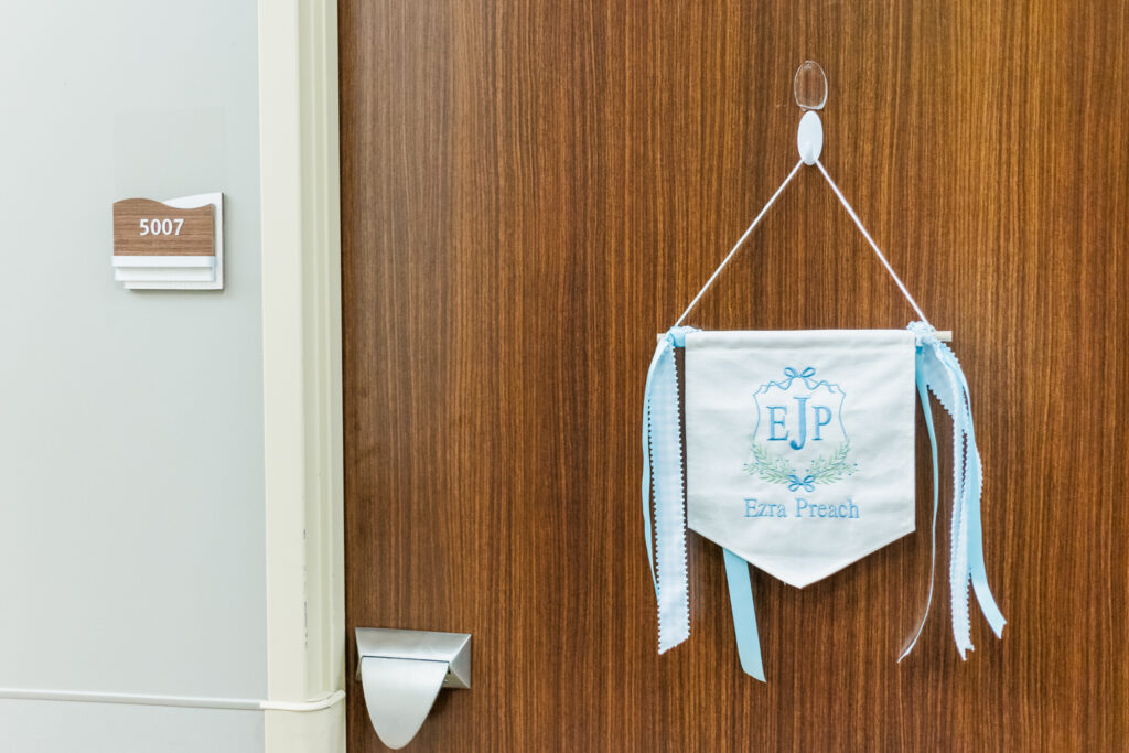 close up of door sign on Brookwood Hospital room door during fresh-48 session with 5U Photography